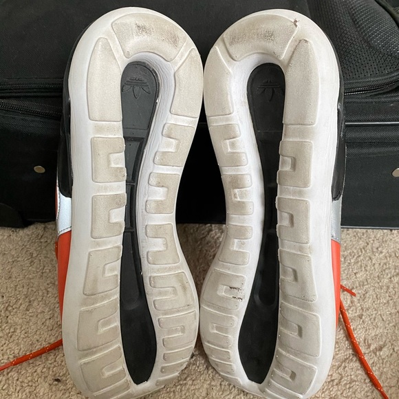 Adidas Tubular - Picture 4 of 5